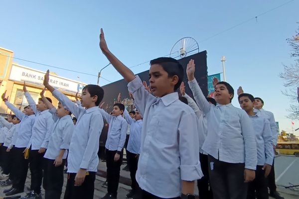 مهمانی کیلومتری اعیاد شعبانیه در خیابان امام خمینی نیشابور 