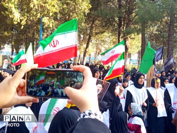همایش بانوان کفن‌پوش لردگانی؛ جلوه‌ای از وفاداری و بیعت با امام امت