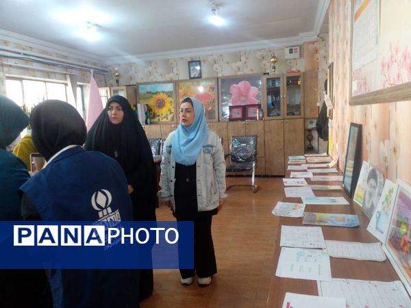 نمایشگاه نقاشی وخطاطی دانش‌آموزان مدرسه هدی یک
