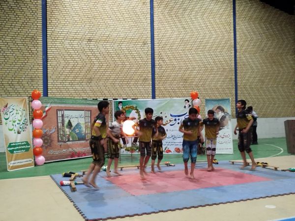 افتتاحیه نمایشگاه مشاغل خانگی و جشن ولادت امام حسن مجتبی(ع) در سالن سپاه شهر حبیب آباد