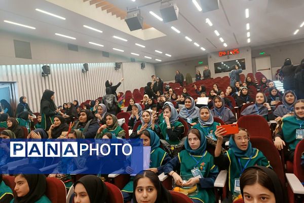 حضور دانش آموزان مدرسه ایثار در اردو توانمند سازی "برپا" در اردوگاه امام خمینی (ره)