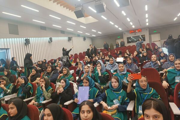حضور دانش آموزان مدرسه ایثار در اردو توانمند سازی "برپا" در اردوگاه امام خمینی (ره)