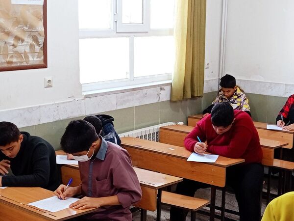 برگزاری امتحانات نوبت اول در دبیرستان میثاق کاشمر