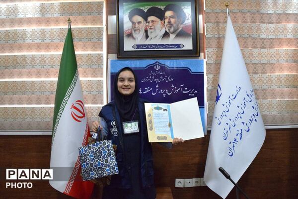 تجلیل از خبرنگاران فعال پانا در منطقه ۱۴؛ گام تازه برای توسعه آموزش‌های تخصصی رسانه‌ای دانش‌آموزان