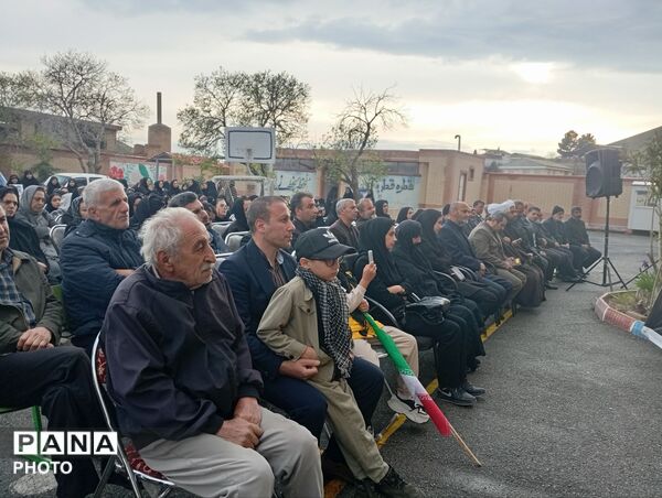  یادبود معلم شهیده علیزاده در روستای هیو شهرستان ساوجبلاغ