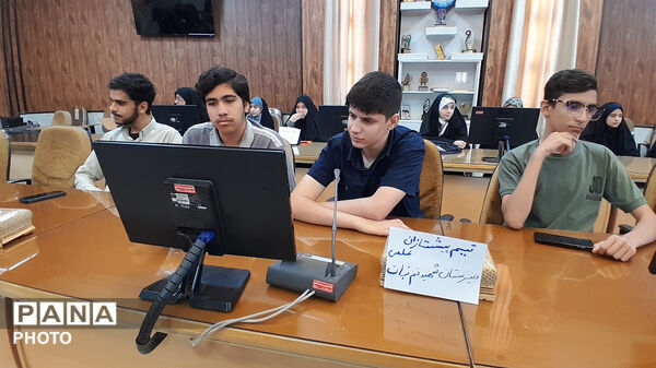 تجلیل از برگزیدگان استانی لیگ جت دانش‌آموزی ناحیه۴ 