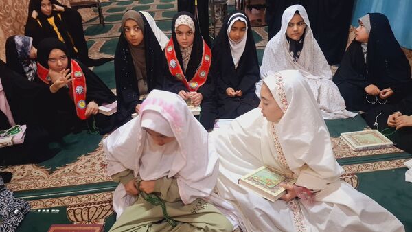 برگزاری اعتکاف با حضور دانش آموزان دبستان فاطمه الزهرا(س) باخرز