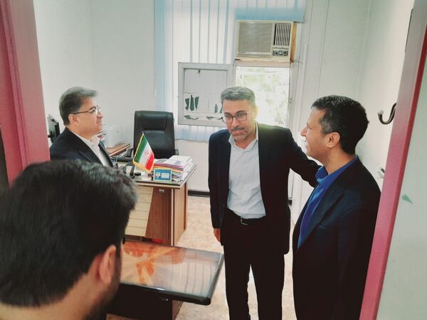 بازدید سرزده نوروزی مدیرکل آموزش و پرورش استان بوشهر از دوایر مختلف اداره‌کل