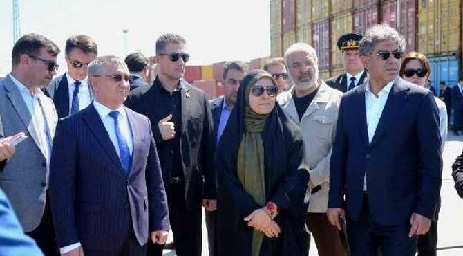 بازدید وزیر راه و شهرسازی از بنادر آکتائو و کوریک قزاقستان