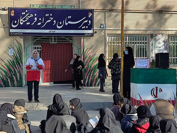 اجرای مانور زلزله  در دبیرستان دخترانه فرهیختگان