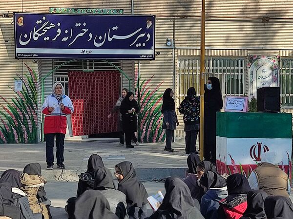 اجرای مانور زلزله  در دبیرستان دخترانه فرهیختگان