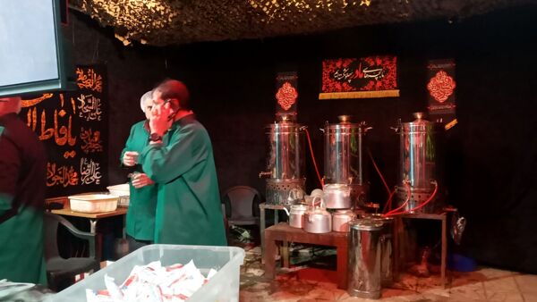 برپایی موکب و چایخانه جوانان مهدوی (عج) در شهرستان نیشابور