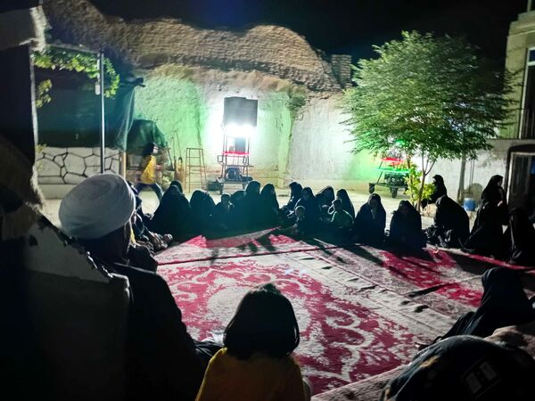 مراسم عزاداری ماه صفر در روستای نقاب با وجود قطع برق