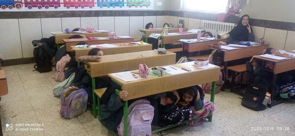 اجرای مانور زلزله در دبستان فرهنگ فرازمند