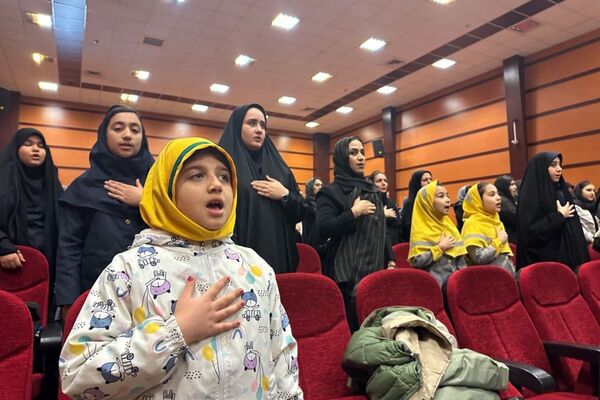 مسابقات استندآپ کمدی و مجری‌گری در سالن سجادیه بهارستان دو