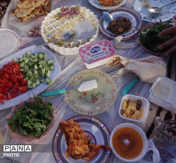 ضیافت افطار در مدرسه «نماز و نیایش» شهرستان باخرز