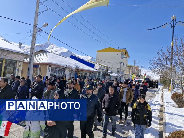 حماسه حضور گرم مردم بلده در سرمای زمستان 