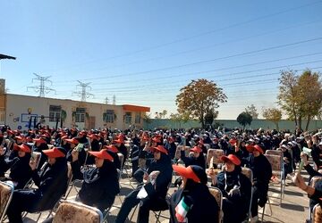 برگزاری جشن عاطفه‌ها در دبیرستان ریحانه النبی باقرشهر 
