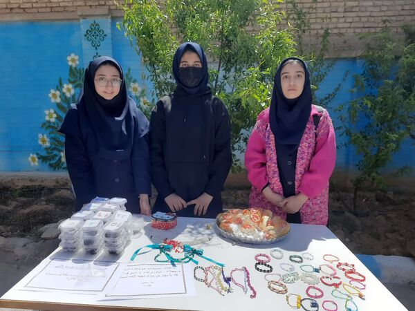 بازارچه کسب‌ و کار با هدف کارآفرینی در آموزشگاه نورایمان