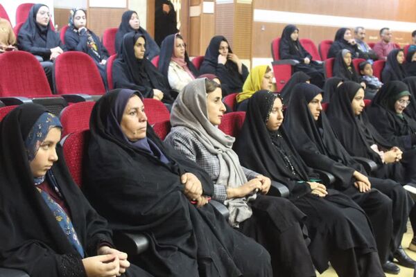 مراسم تجلیل از نویسندگان و هنرمندان شهرستان فراشبند‌