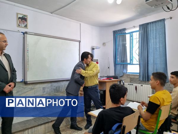 تقدیر از معلمان دبیرستان نمونه دولتی پژوهش آشخانه