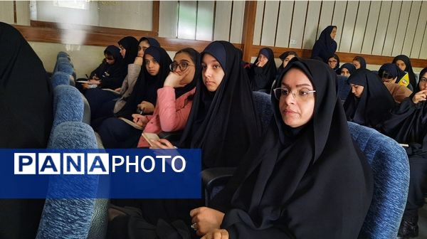 اولین نشست روسای تشکل‌های دانش‌آموزی مدارس سمپاد استان در دبیرستان فرزانگان ۲دوره دوم ناحیه۷ مشهد 