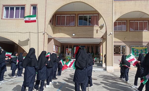 جشن جوانه‌ها در دبیرستان یاران امام 