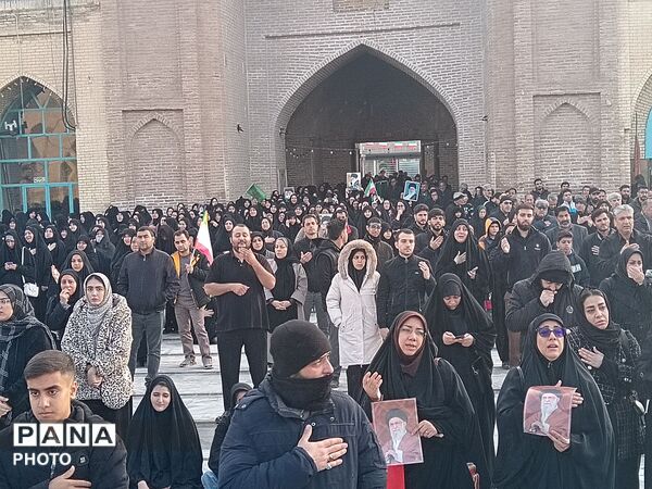 مردم ولایت مدار نیشابور در سوگ رهبر آزاده شهیدشان در مسجد جامع