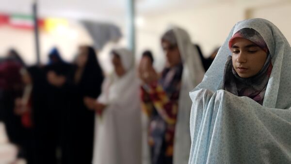 آیین معنوی اعتکاف دانش‌آموزان دختر مسجد سیدالشهدای یاسوج