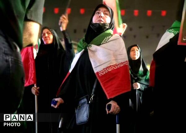 وقتی تمام شهر، رنگ سوگ او را به خود می‌گیرد