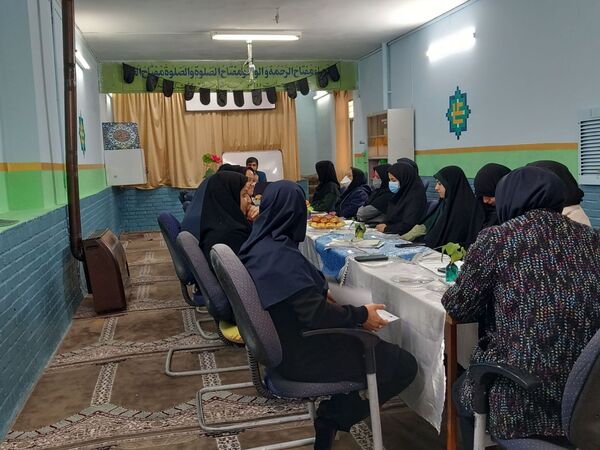 جلسه شورای دبیران در دبیرستان دخترانه فضه 