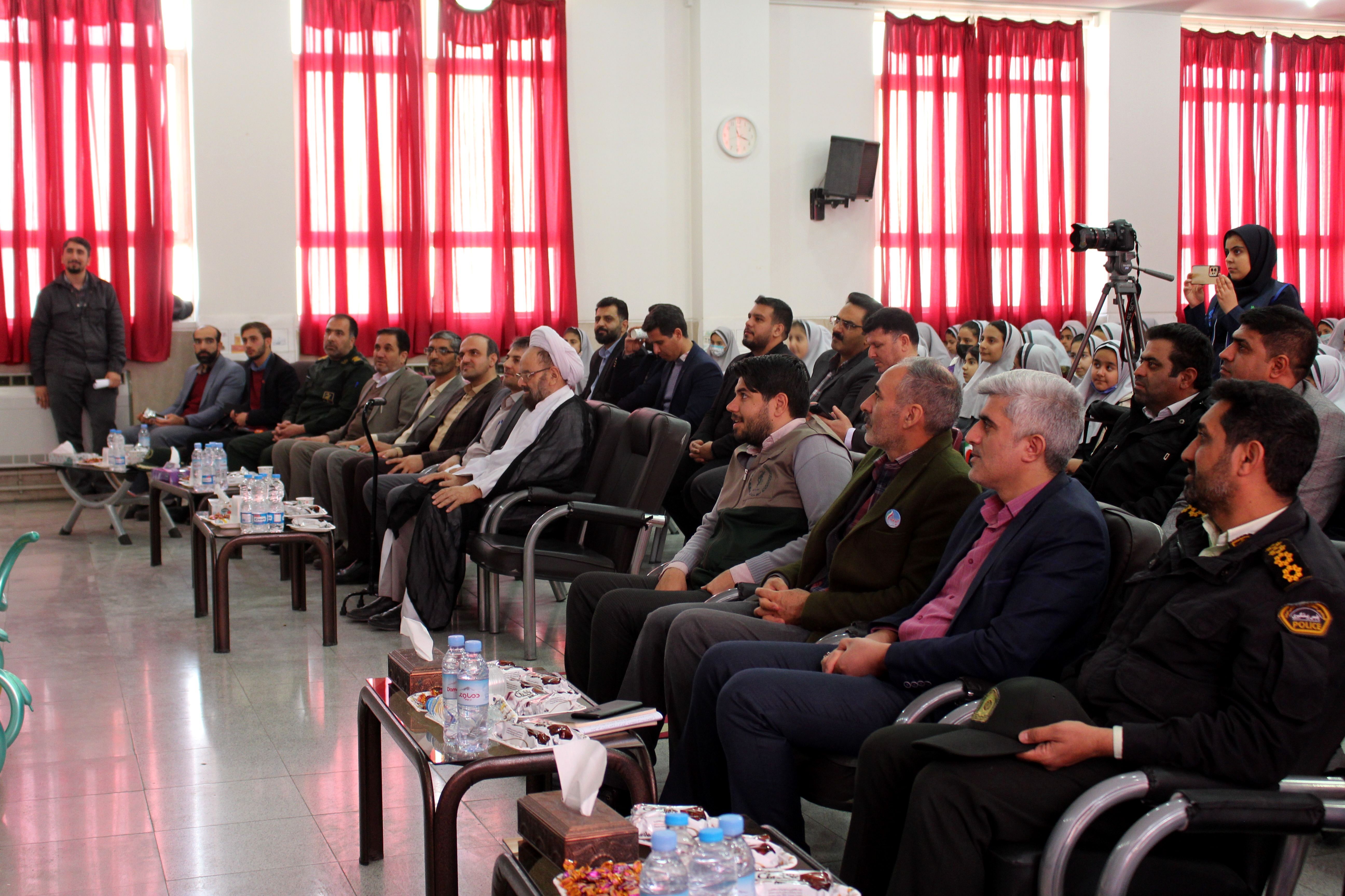 مراسم نمادین جشن نیکوکاری در دبستان اسدی ناحیه 6 اصفهان/ فیلم