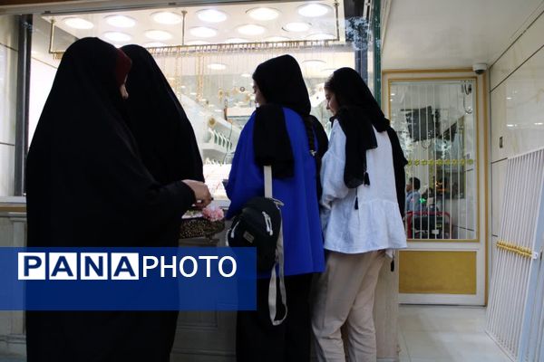 اهدای بسته فرهنگی و برپایی غرفه حجاب