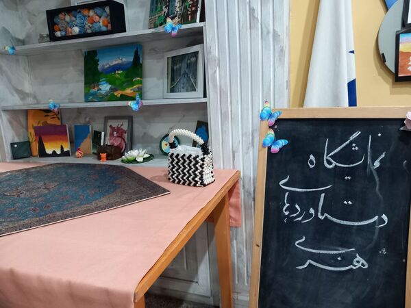 نمایشگاه دستاوردهای هنری دردبیرستان مصلی نژاد