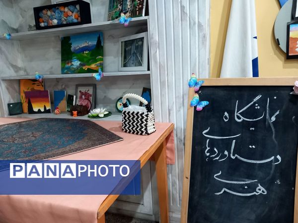 نمایشگاه دستاوردهای هنری دردبیرستان مصلی نژاد