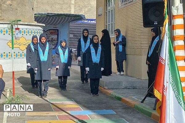آغاز سال تحصیلی در مدرسه نمونه دولتی علامه طباطبایی با نواختن زنگ مهر
