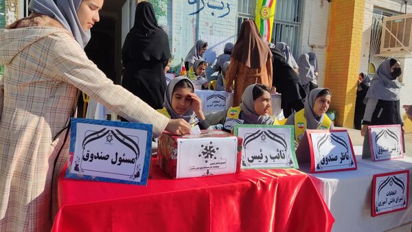 انتخابات شورای دانش آموزی در دبیرستان نمونه دولتی مهرورزان خواف