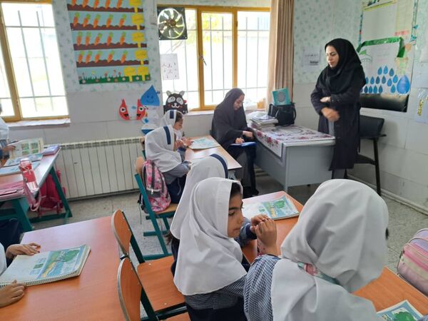 بازدید تیم کارشناسی اداره‌کل آموزش و پرورش استان یزد از واحدهای آموزشی خاتم 