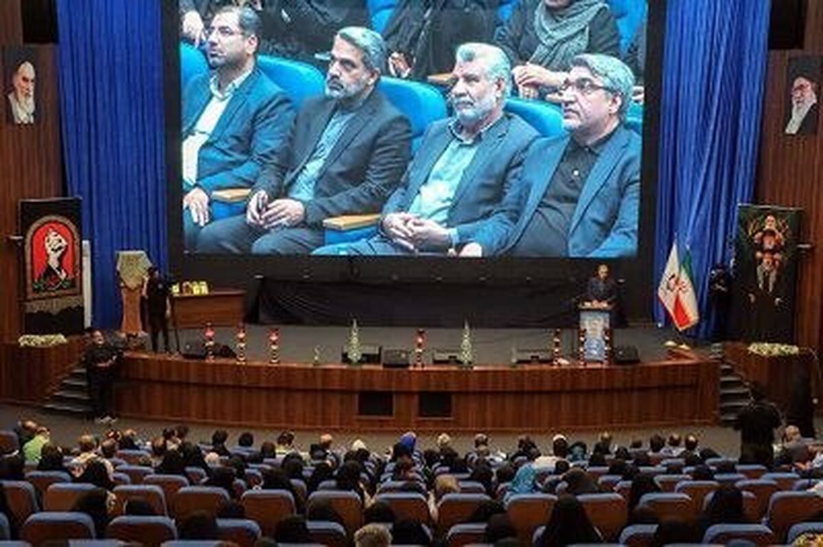 دهمین کنگره ملی شعر ایثار با تجلیل از برترین‌های ادبیات مقاومت به ایستگاه پایانی رسید