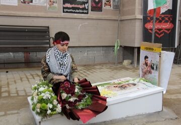  بغض نیمکت‌ها در وادی رحمت؛ یاد معلمان و دانش‌آموزان شهید زنده شد

 

