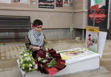  بغض نیمکت‌ها در وادی رحمت؛ یاد معلمان و دانش‌آموزان شهید زنده شد

 
