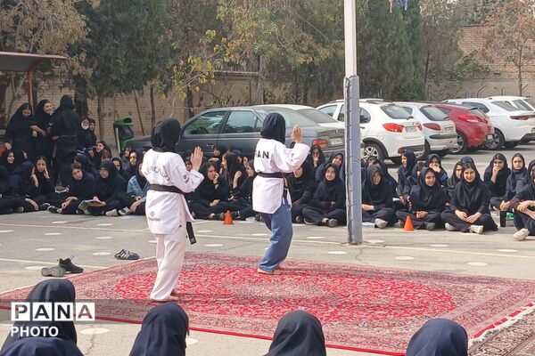 المپیاد ورزشی درون مدرسه‌ای به مناسبت هفته تربیت‌بدنی در دبیرستان دخترانه فدک