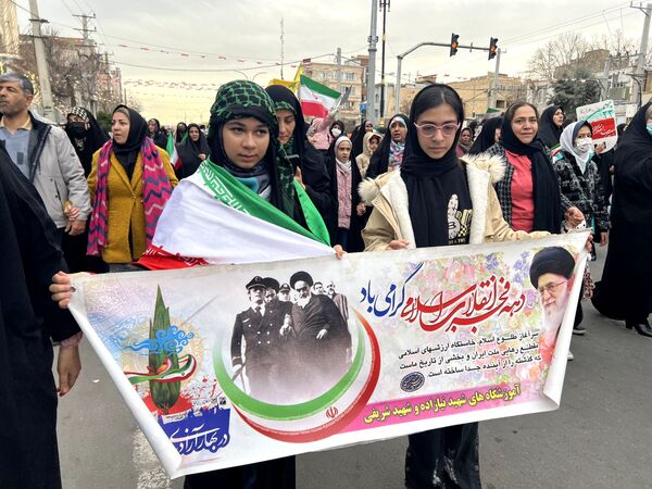 حضور پرشور مردم در راهپیمایی ۲۲ بهمن هشتگرد