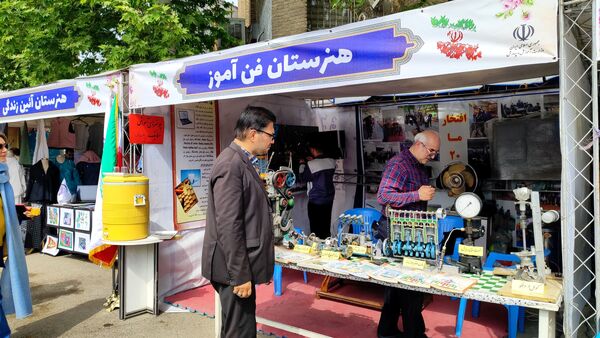سومین نمایشگاه توانمندی‌های هنرجویان هنرستان منطقه ۲