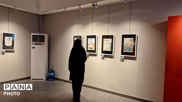 روایت هنرمندانه دانش‌آموزان مشهدی از شهدای میناب در نمایشگاه «زنگ پرواز»