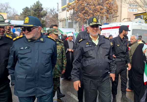حضور خادمان امنیت در راهپیمایی ۲۲ بهمن