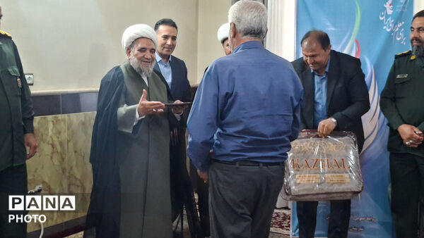 تجلیل از ایثار و شهادت؛ دیدار مسئولان سملقان با خانواده معلمان شهید آزادی‌پور و ناصری