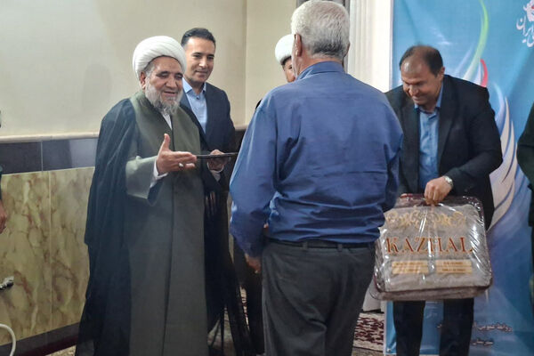 تجلیل از ایثار و شهادت؛ دیدار مسئولان سملقان با خانواده معلمان شهید آزادی‌پور و ناصری