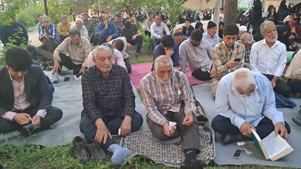 مراسم دعای عرفه درجوار شهدای گمنام پارک وحدت شهرستان آشخانه