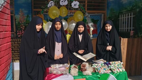 جشن نیمه شعبان در دبستان پنجم مهر مشهد 